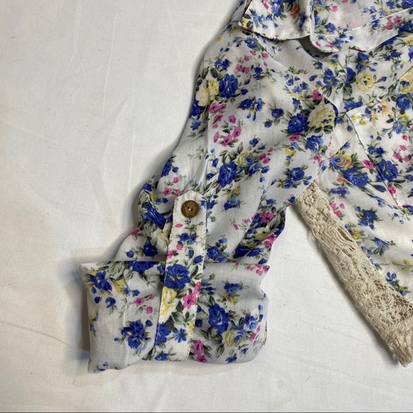 FLORAL CROP LONG SLEEVE TIE BUTTON LACE BLOUSE - Picture 4 of 4